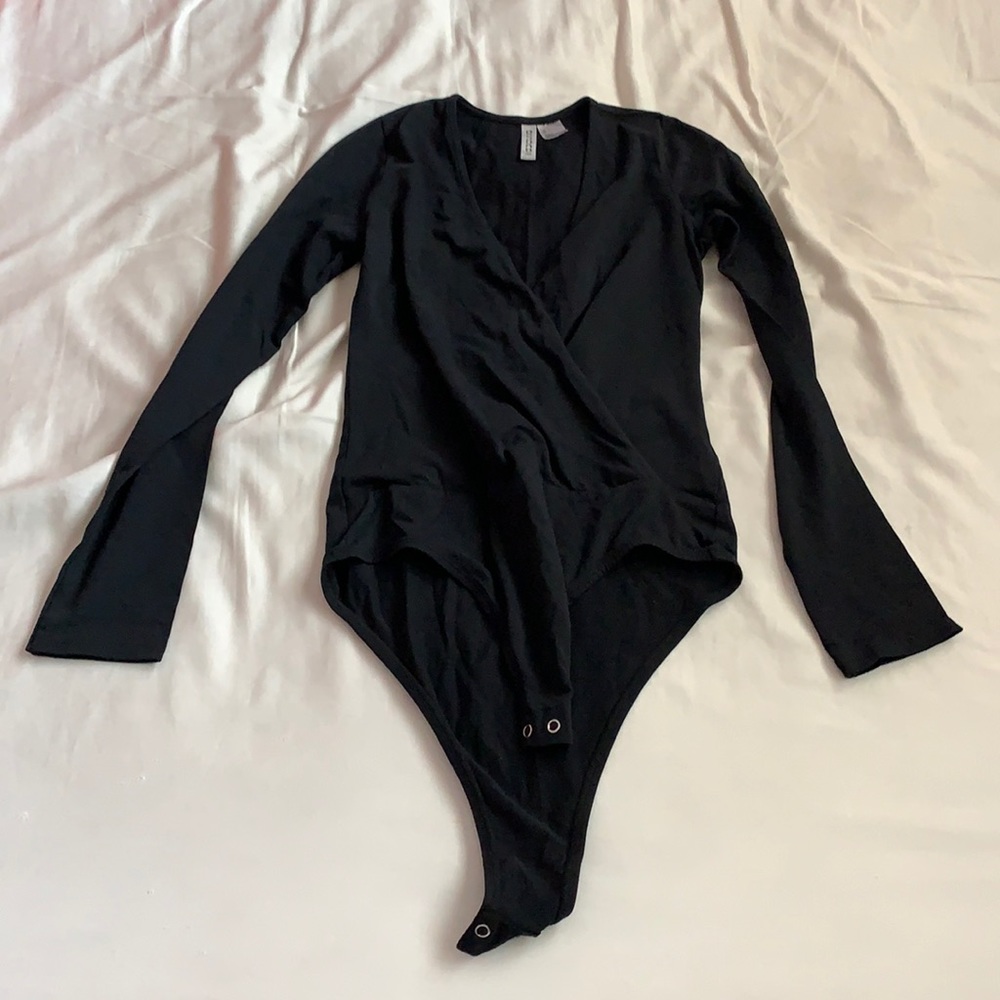 H&M Long sleeve V-neck Bodysuit